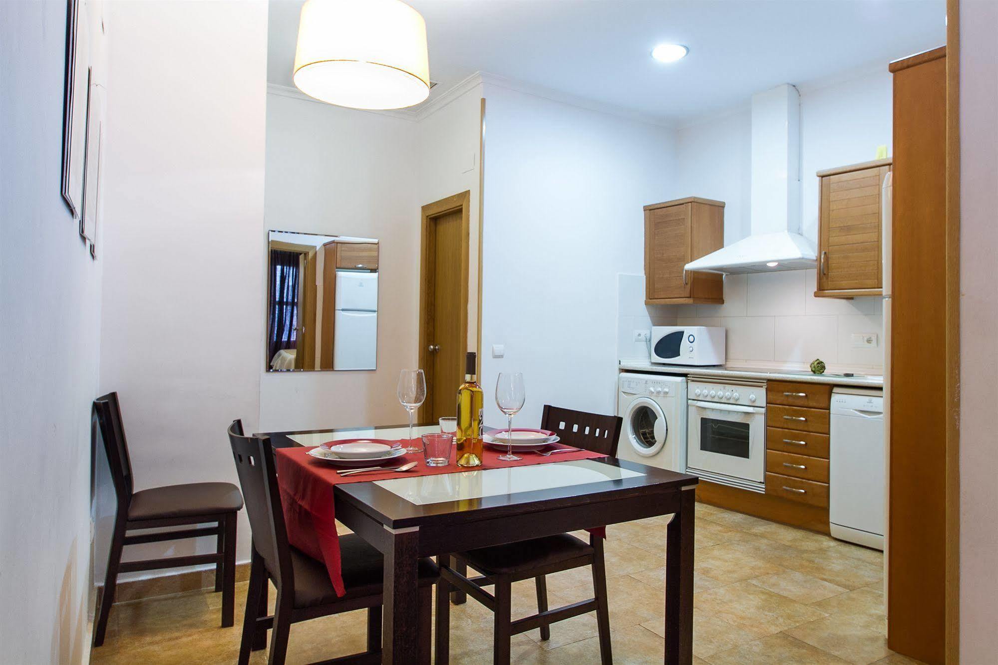 Living Valencia Apartments - Merced Dış mekan fotoğraf