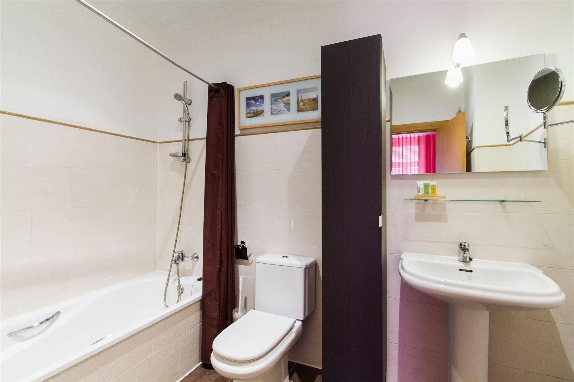 Living Valencia Apartments - Merced Dış mekan fotoğraf